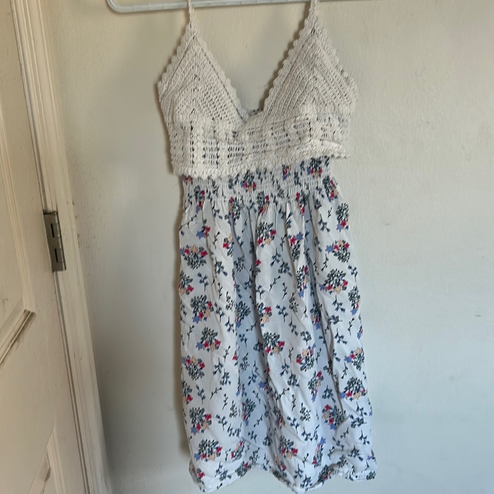 Flowy flower dress with crochet too overlay.